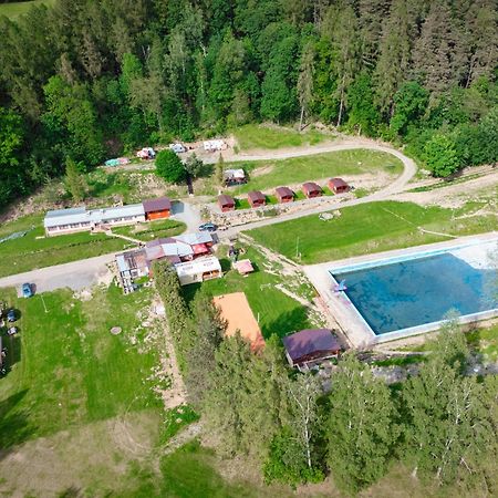 Karavan 1 V Arealu Koupaliste Bystre V Orlickych Horach Kültér fotó