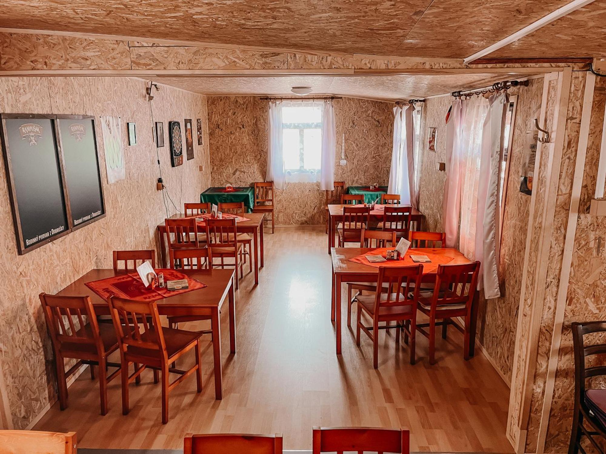 Karavan 1 V Arealu Koupaliste Bystre V Orlickych Horach Kültér fotó